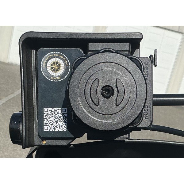 SUPPORT TÉLÉPHONE SPC+ AVEC FICHE USB-A/ USB-C SUR SUPPORT GPS BMW